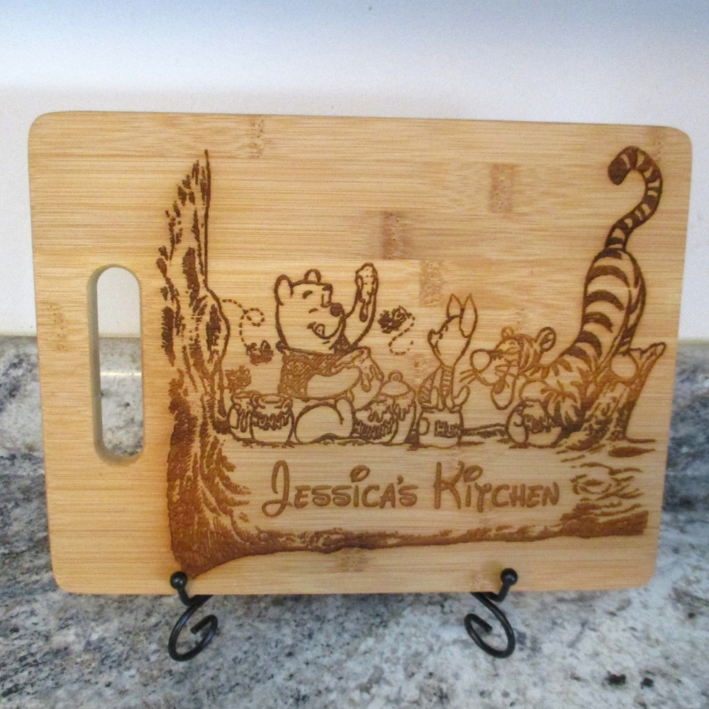 DISNEY HOME DÉCOR – AUTHENTIC CUSTOM WINNIE THE POOH CUTTING BOARD – NWOT